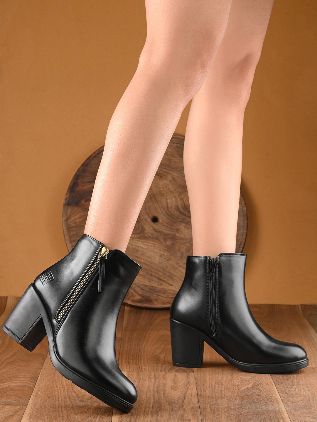 

Eego Italy Women Round Toe Block-Heeled Zip-Up Boots, Black