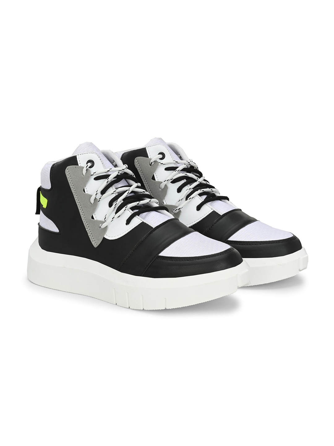 

Hundo P Men Colourblocked Round Toe Sneakers, Black