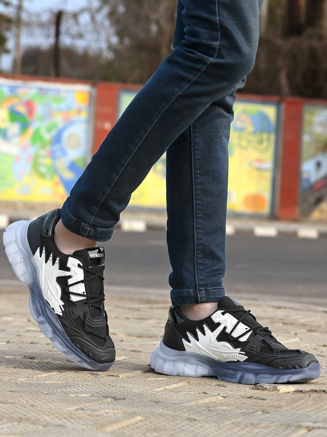 

Hundo P Men Round Toe Lace-Ups Sneakers, Black