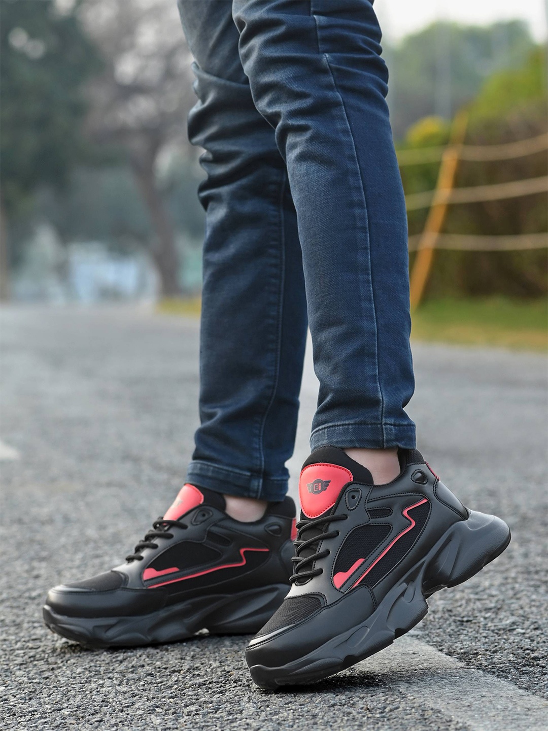 

Eego Italy Men Lightweight Training or Gym Shoes, Black
