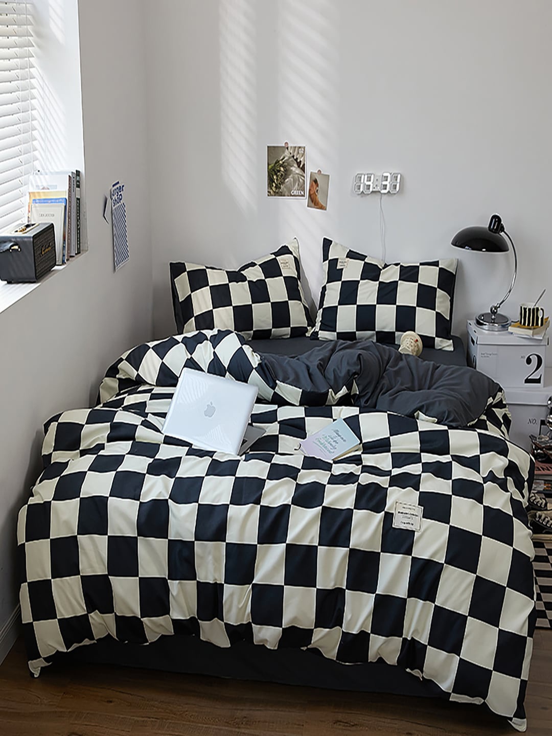 

JC HOME Black 4 Pieces Checked Bedding Set