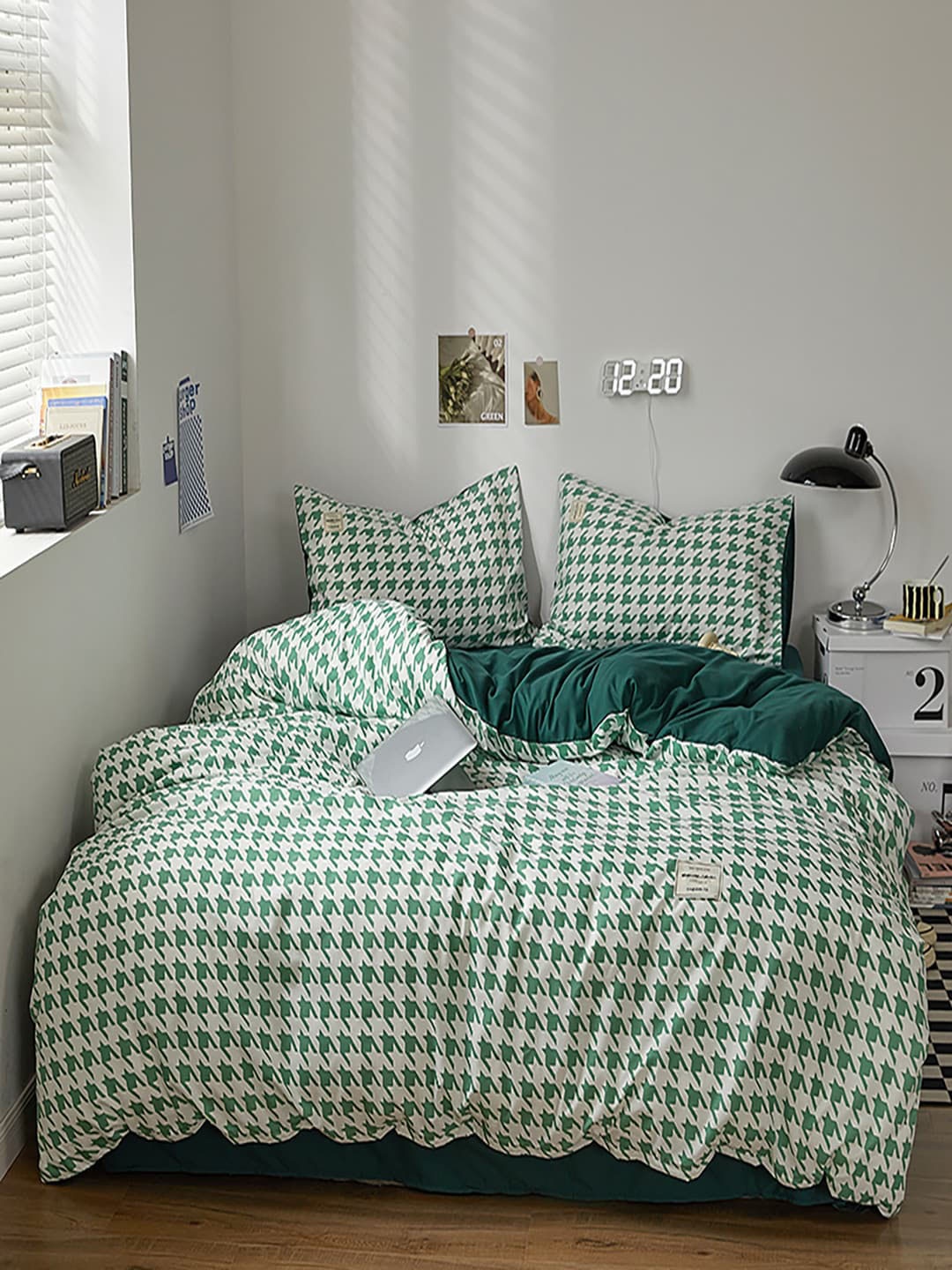 

JC HOME Green and White AC Room Checked Double Queen Bedding Set