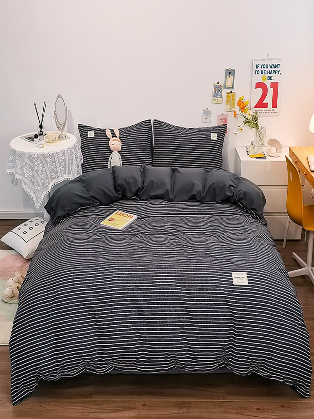 

JC HOME Black & White Striped AC Room Regular Bedding Set