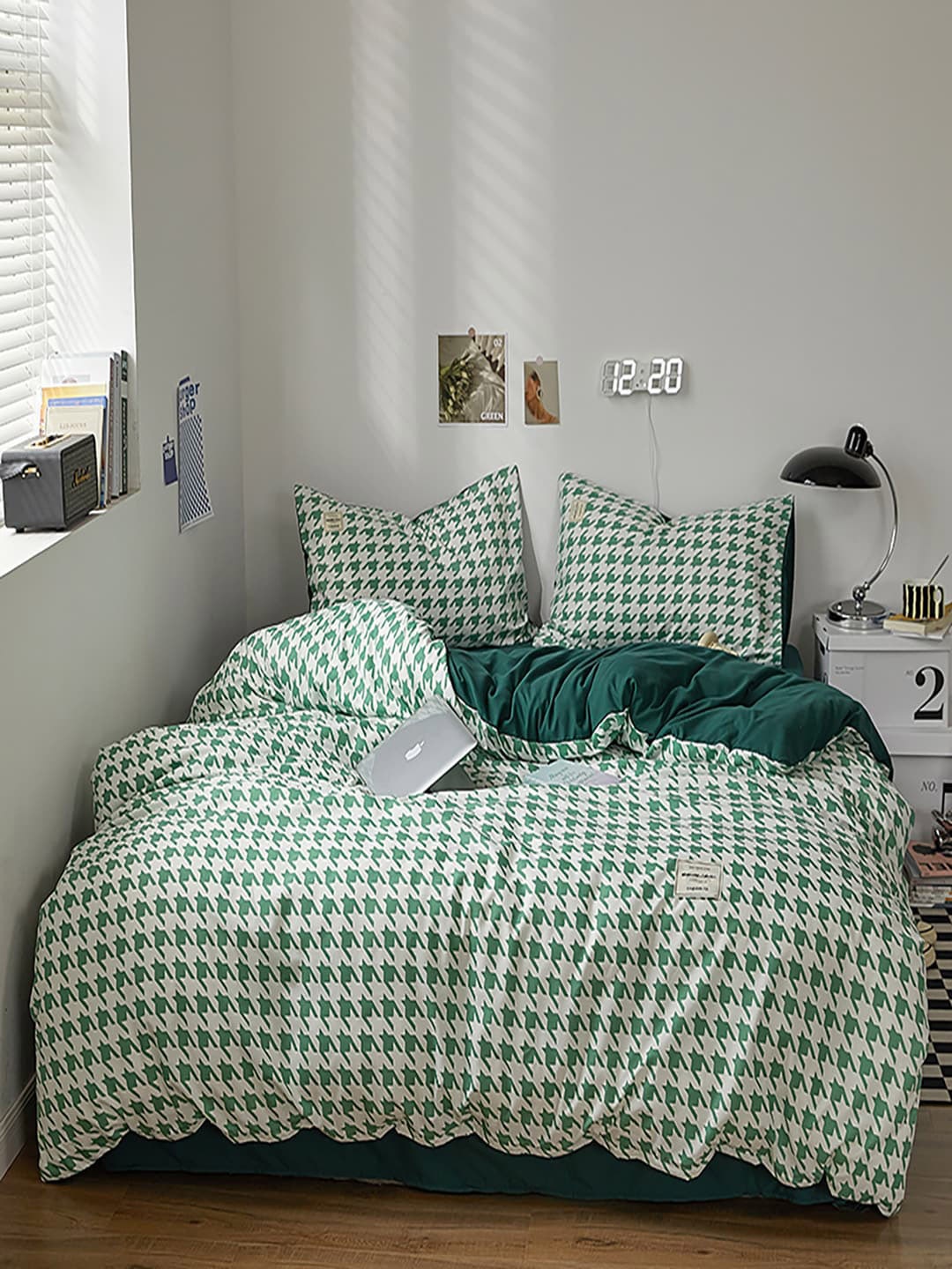 

JC HOME Green & White Self Design Bedding Set