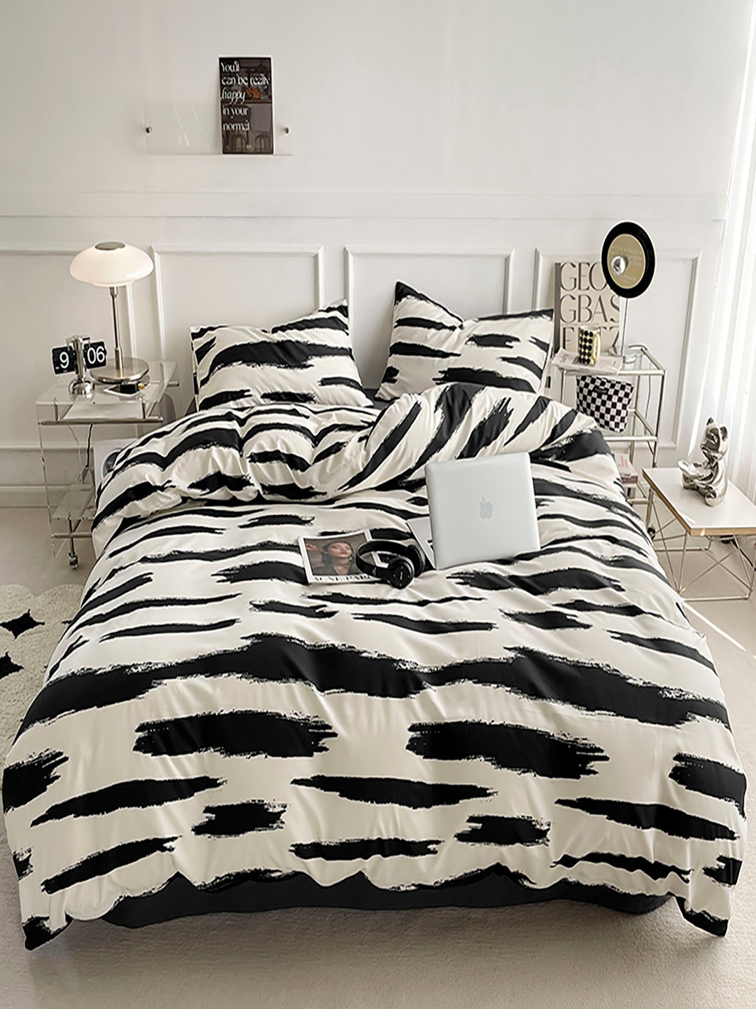 

JC HOME Grey & White 4 Pieces Geometric Printed Bedding Set
