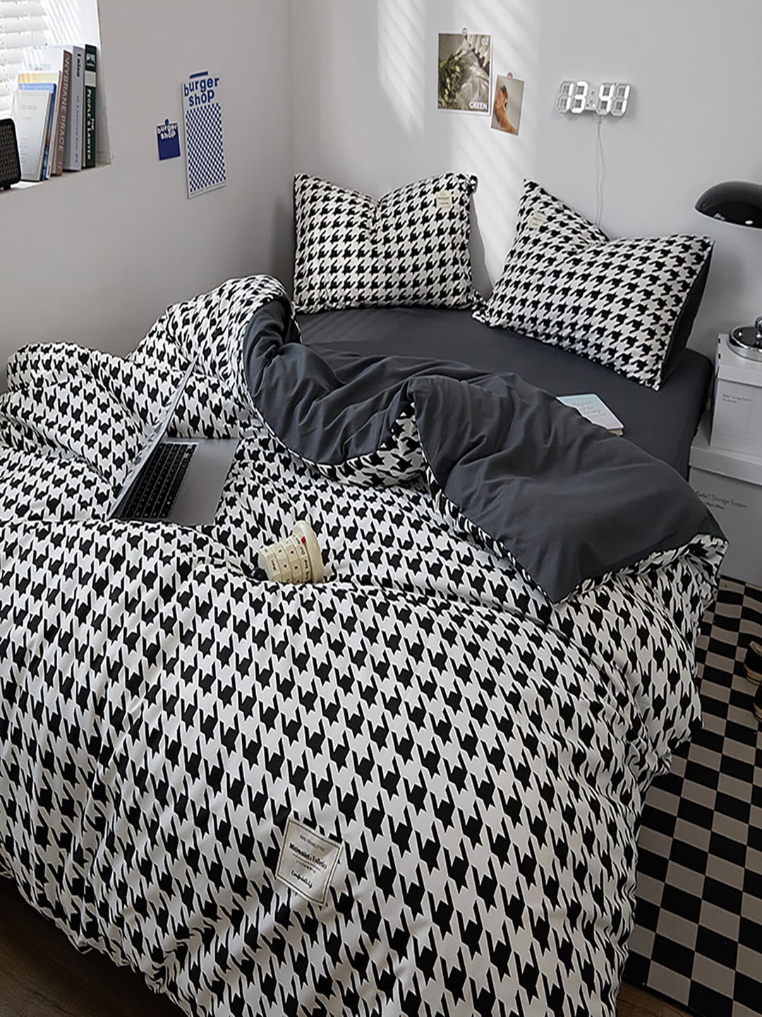 

JC HOME Grey and White AC Room Self Design Double Queen Bedding Set