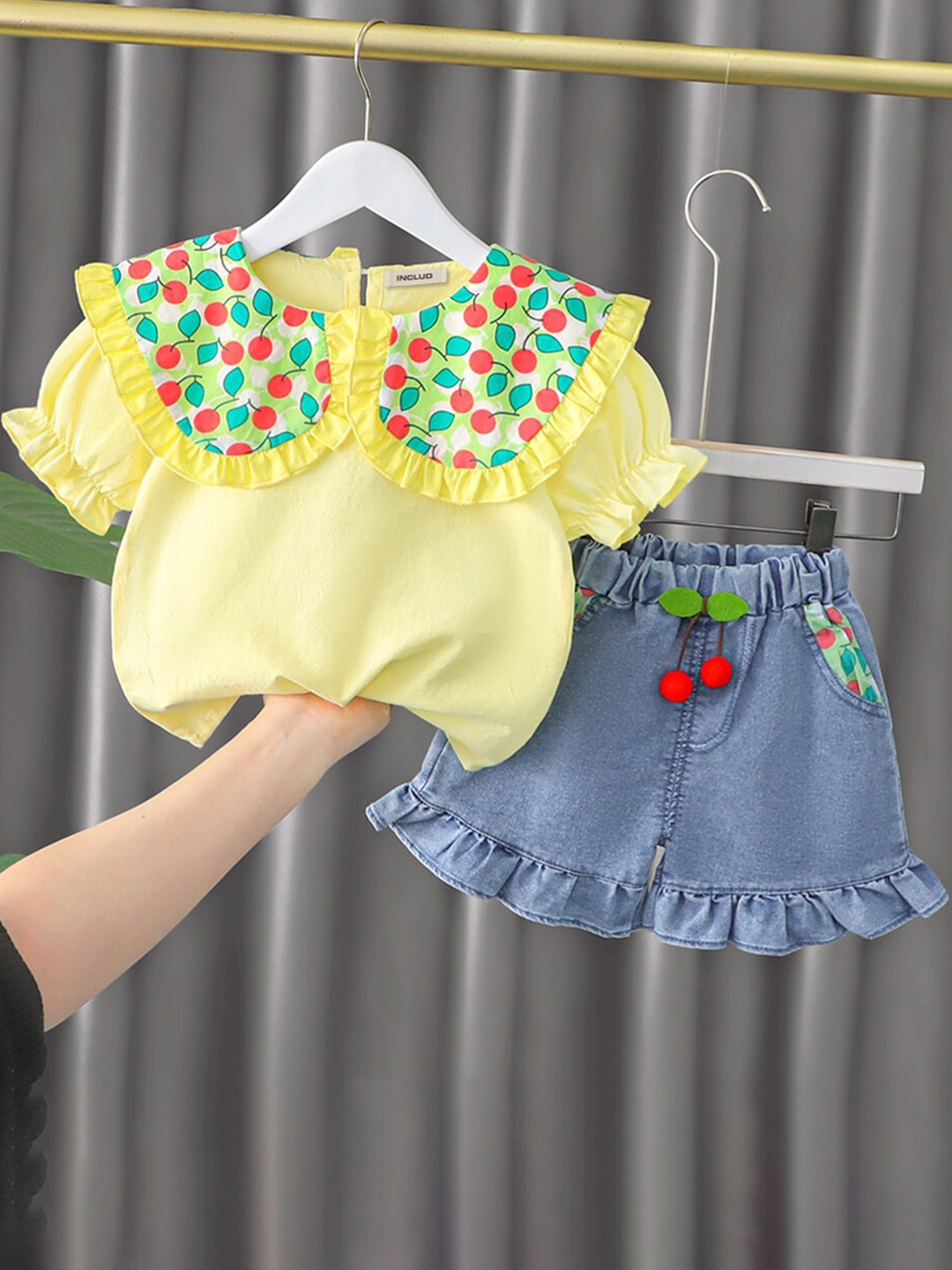 

INCLUD Girls Printed Peter Pan Collar Top with Shorts, Yellow
