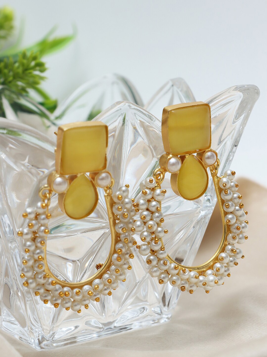 

Ozanoo Gold-Plated Contemporary Drop Earrings