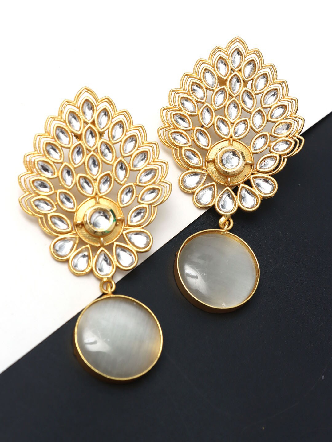 

Ozanoo Gold-Plated Kundan-Studded Drop Earrings