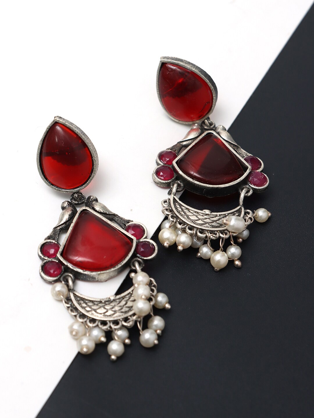 

Ozanoo Silver-Plated Contemporary Drop Earrings