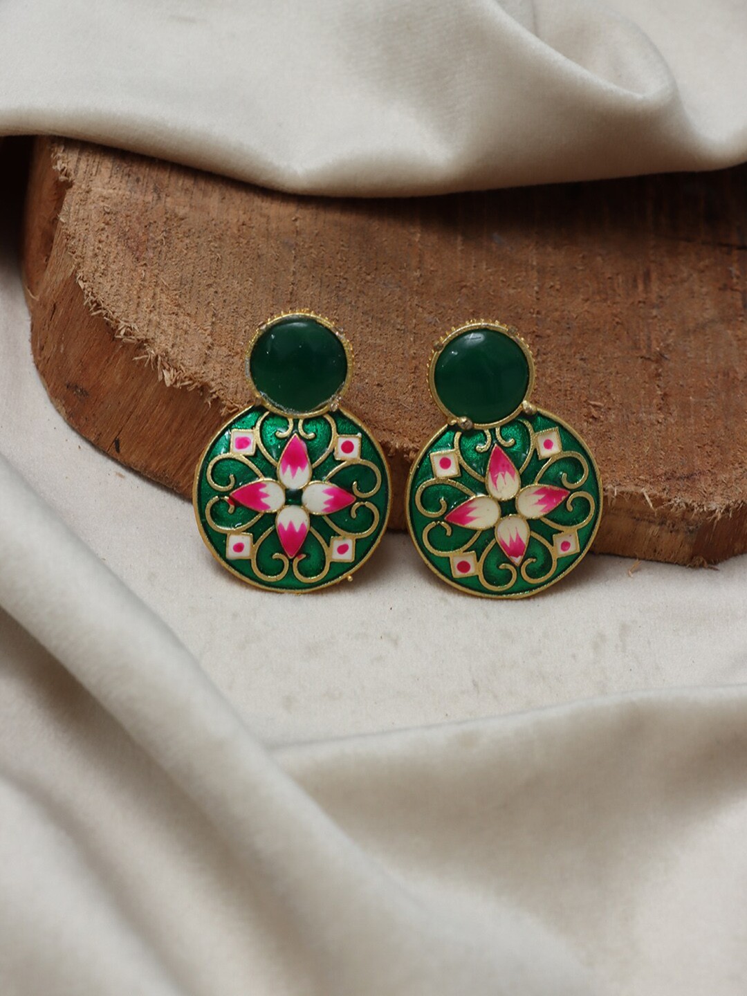 

Ozanoo Gold-Plated Floral Studs Earrings