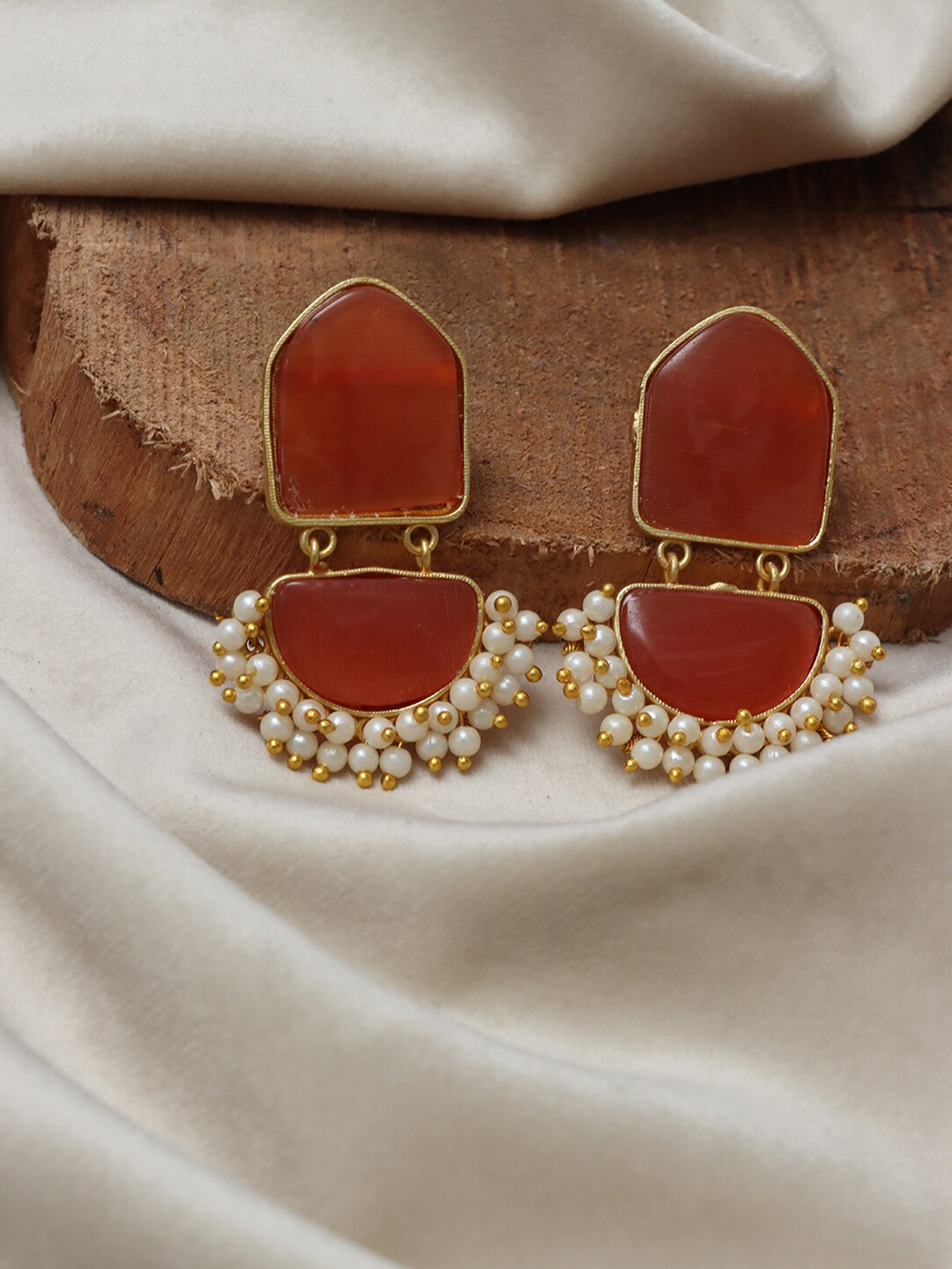 

Ozanoo Gold-Plated Contemporary Drop Earrings