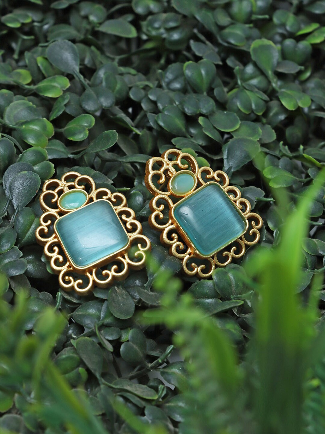 

Ozanoo Gold-Plated Artificial Stones-Studded Studs Earrings