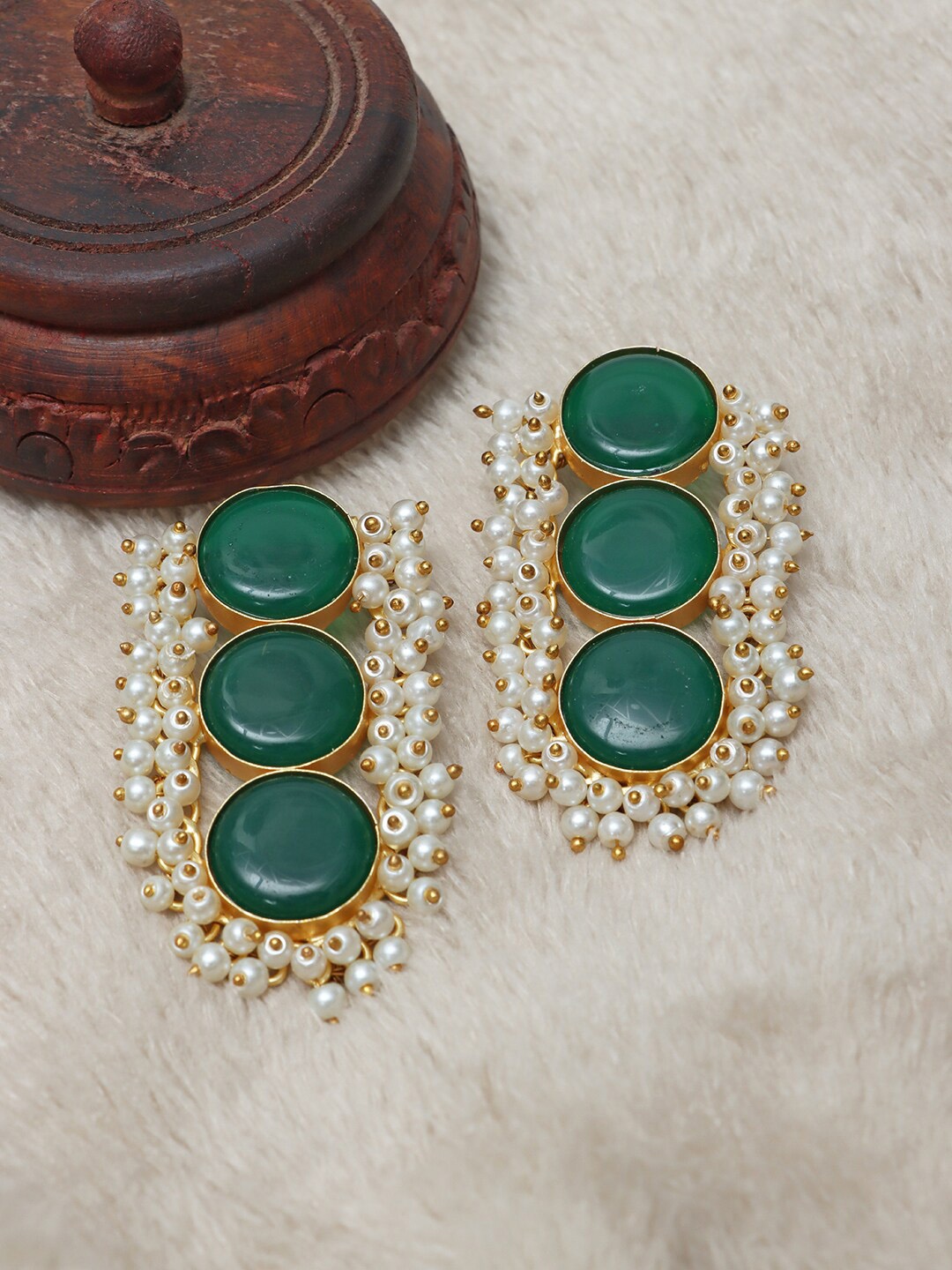 

Ozanoo Gold-Plated Contemporary Studs Earrings