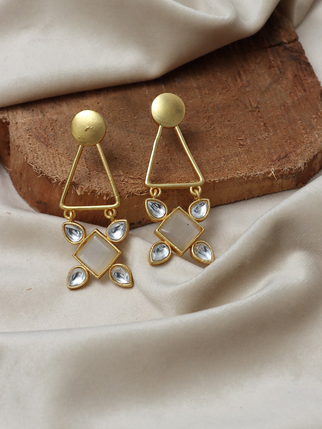 

Ozanoo Gold Plated Stone Studded Drop Earrings