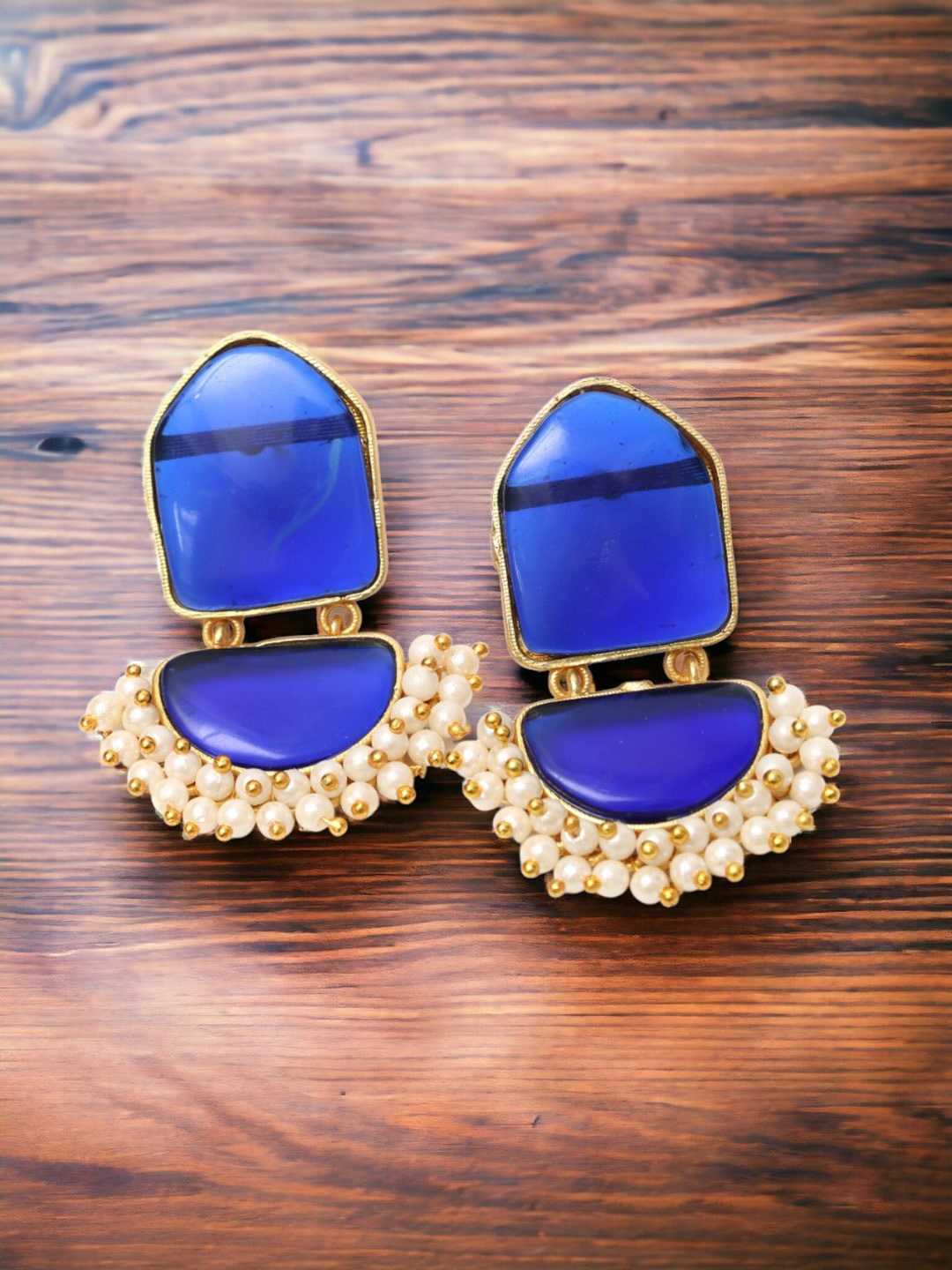 

Ozanoo Gold-Plated Contemporary Drop Earrings