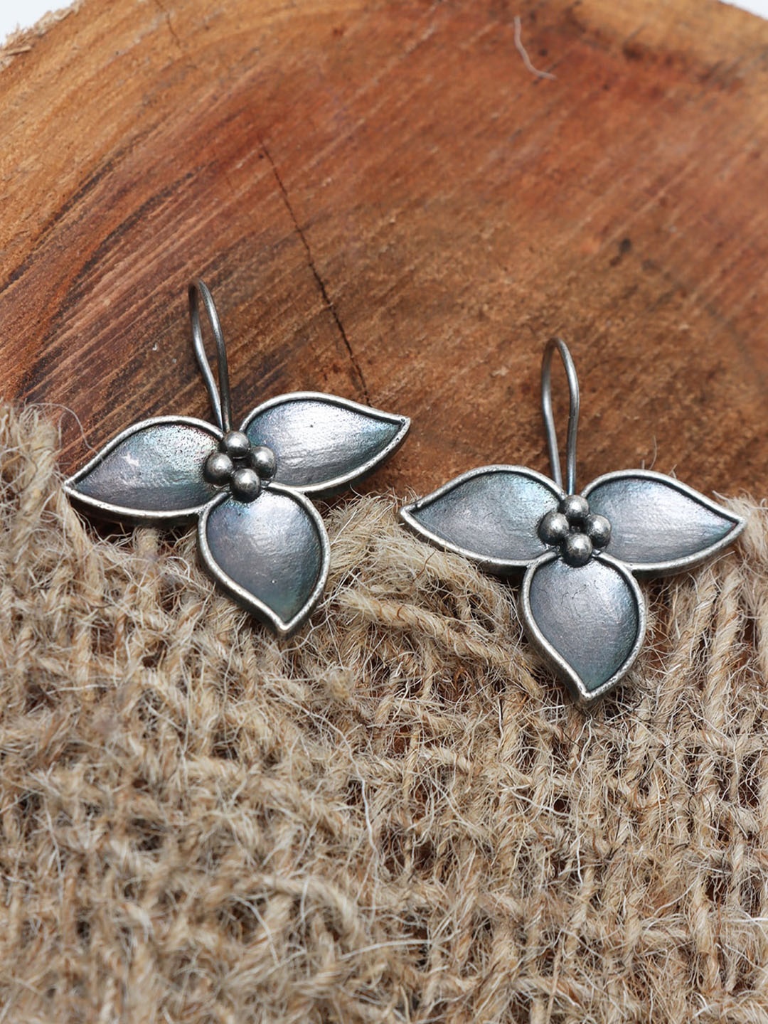 

Ozanoo Silver Plated Floral Drop Earrings