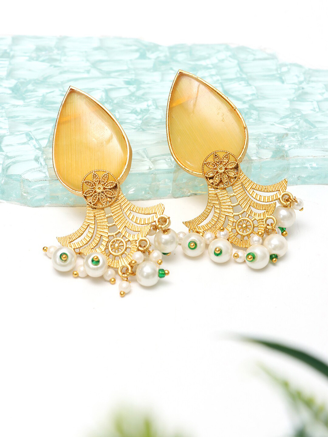 

Ozanoo Gold-Plated Contemporary Drop Earrings