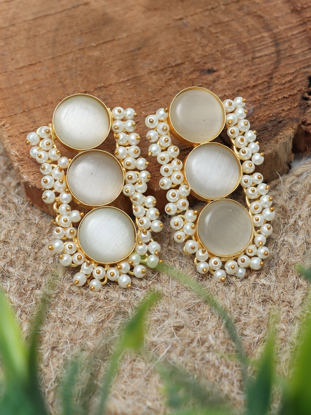 

Ozanoo Gold-Plated Floral Artificial Stones Studded Beads Beaded Drop Earrings, White