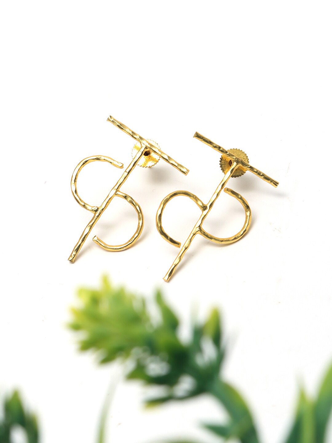 

Ozanoo Gold Plated Contemporary Drop Earrings