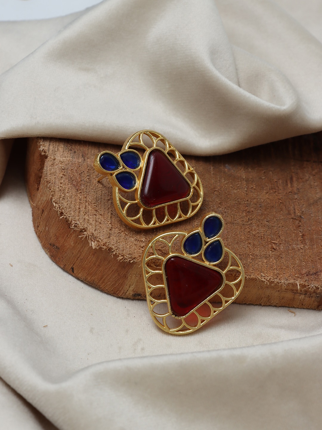 

Ozanoo Gold Plated Stud Earrings