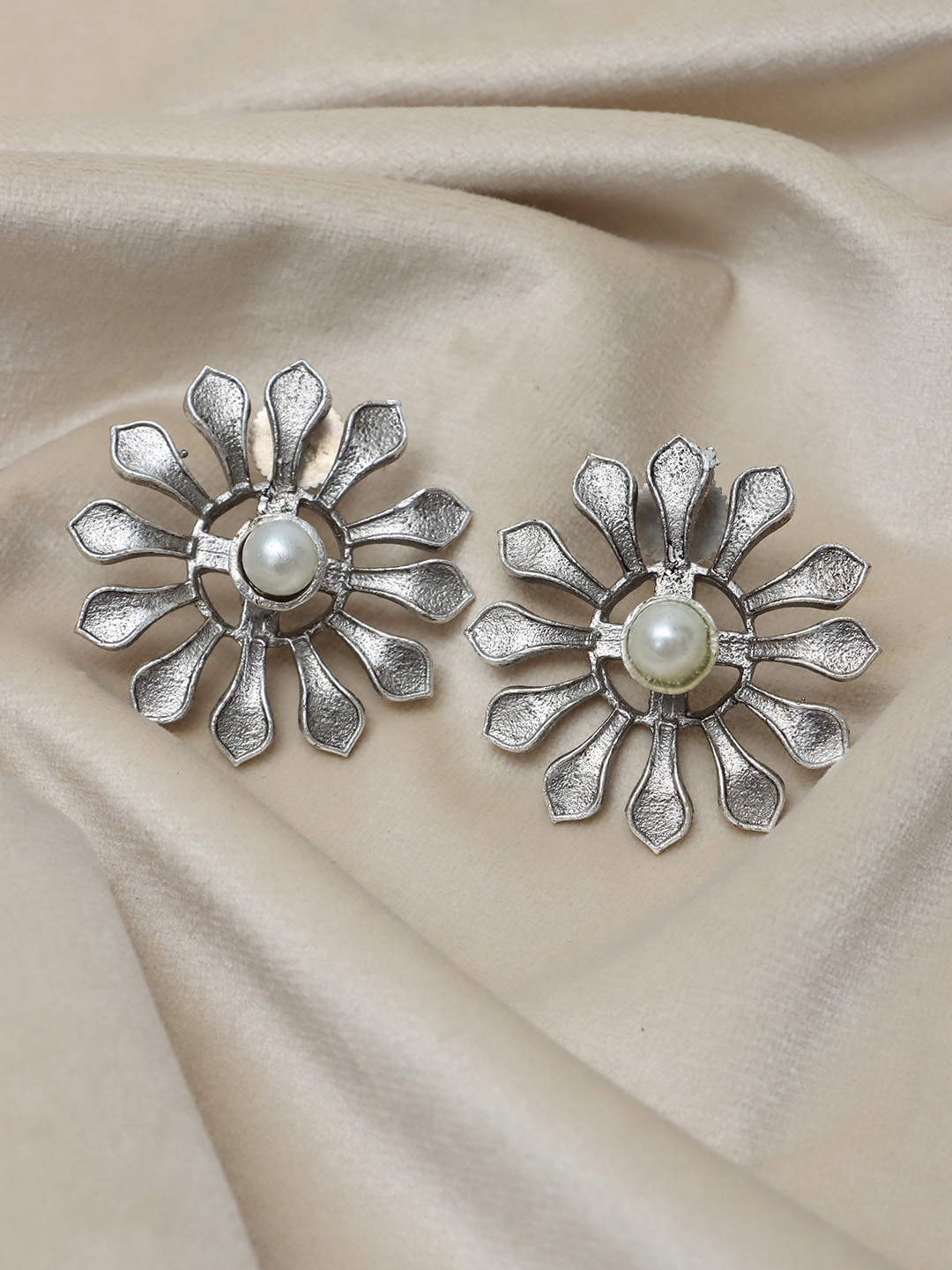 

Ozanoo Silver-Plated Floral Studs Earrings