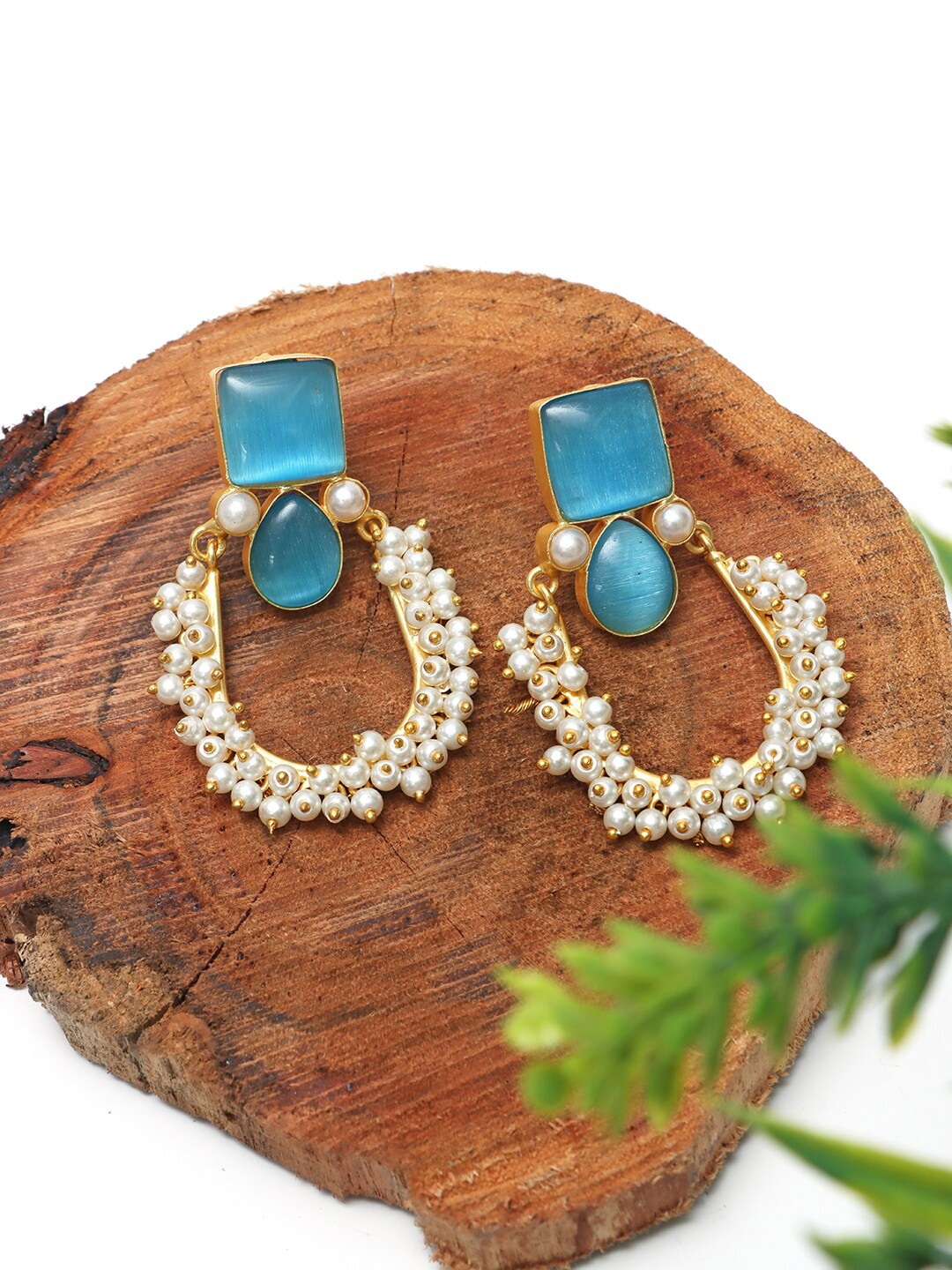 

Ozanoo Gold-Plated Floral Chandbalis Earrings