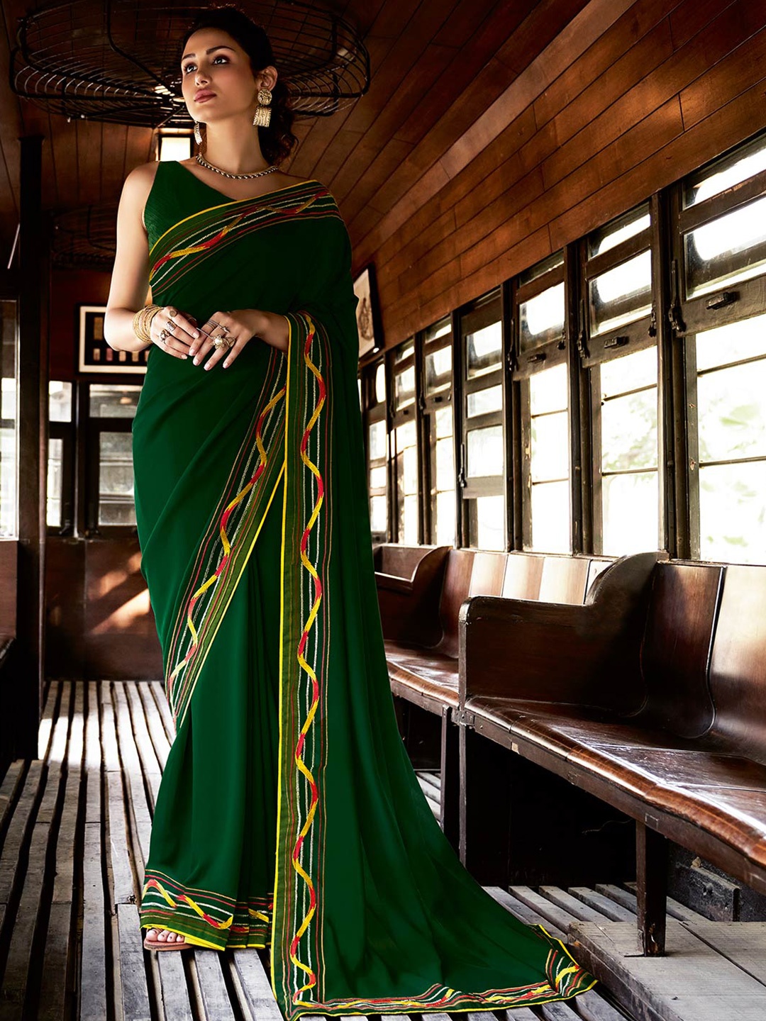 

Aarrah Embroidered Pure Chiffon Saree, Green