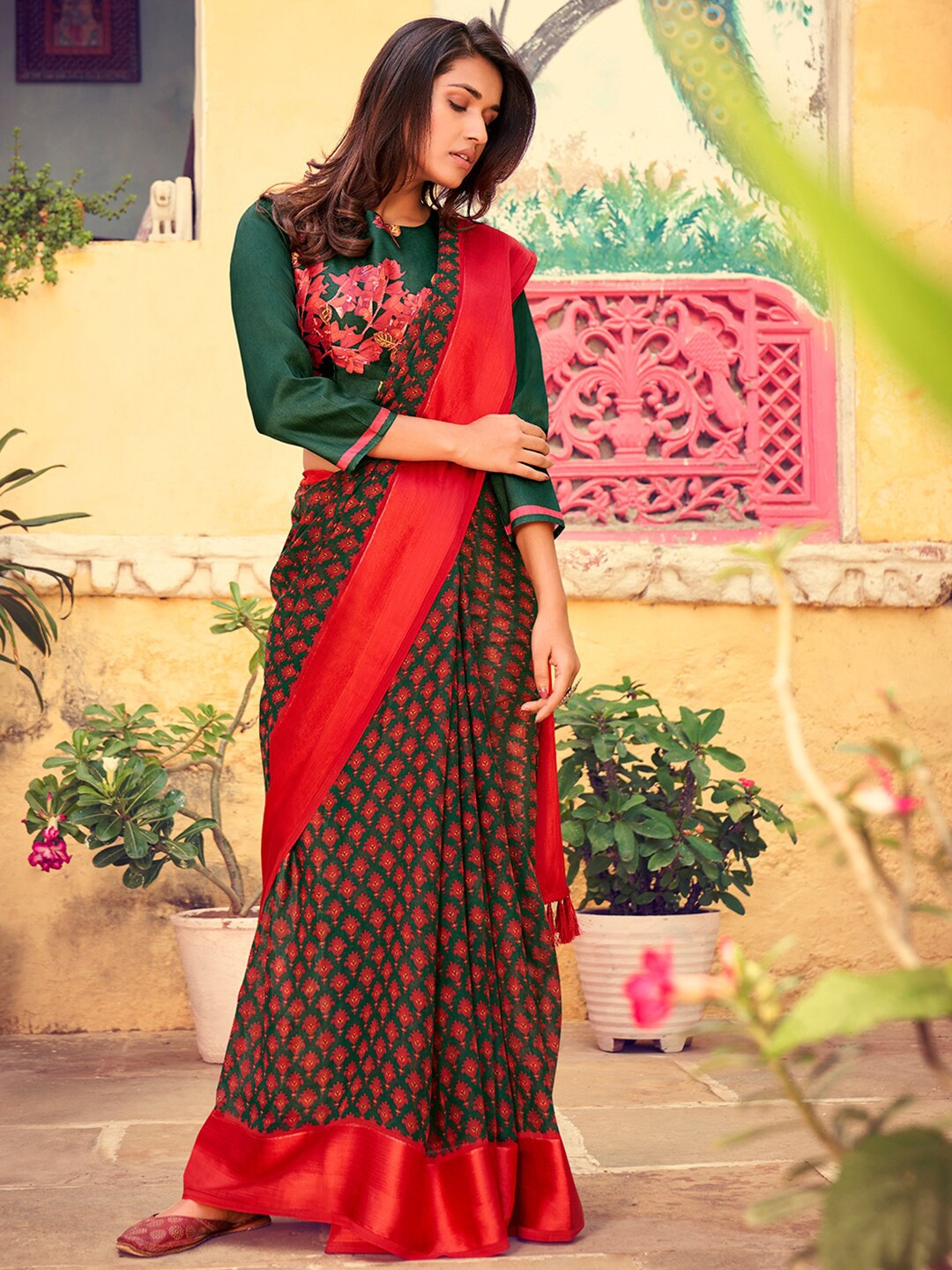 

Shaily Ethnic Motifs Printed Saree with Tassels, Green
