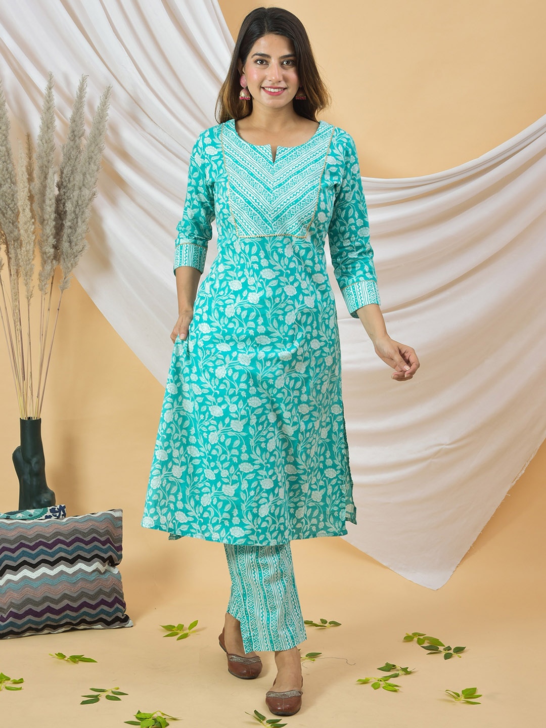 

LALI JAIPUR Floral Printed Regular Gotta Patti Kurta with Trousers, Blue