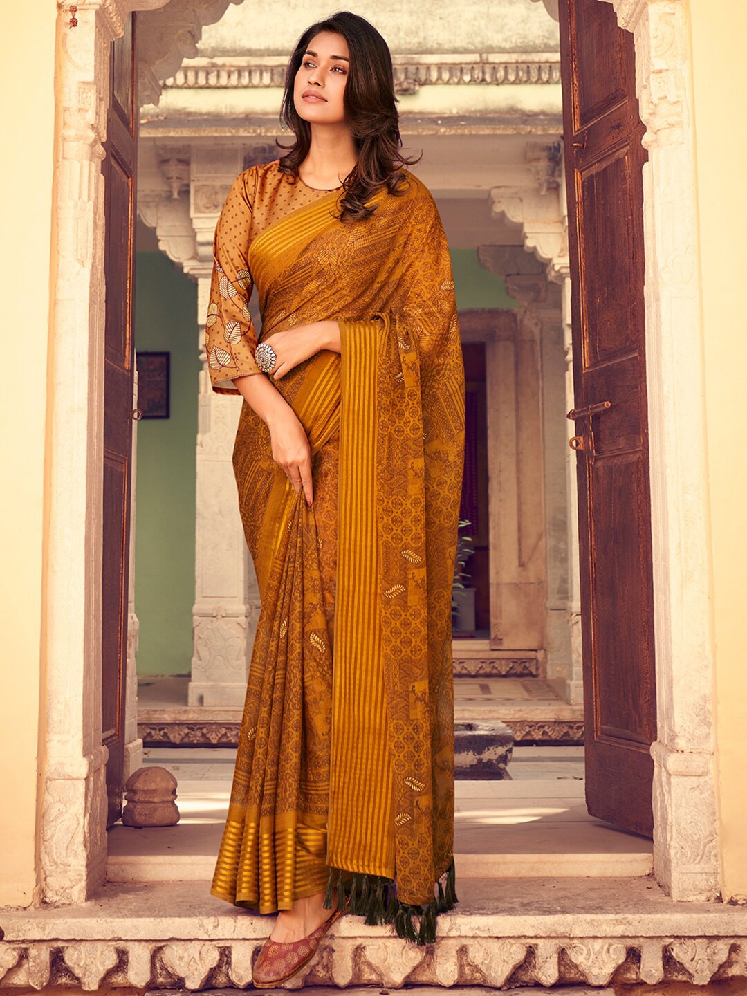 

HRITIKA Floral Printed Patchwork Saree, Brown