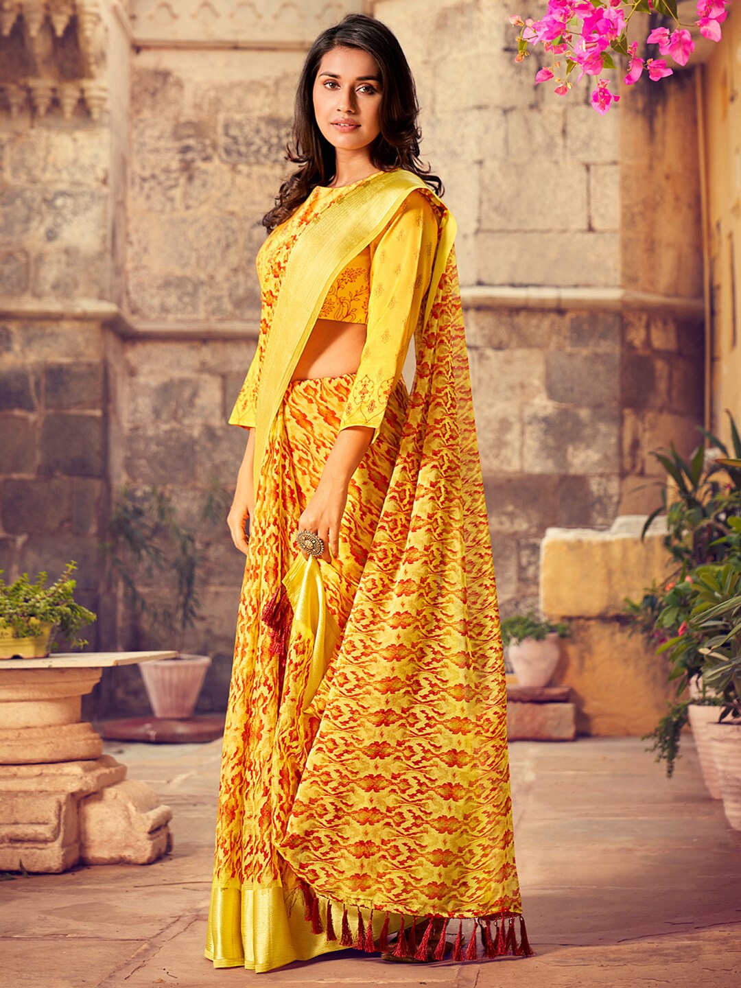 

HRITIKA Abstract Printed Patchwork Saree, Yellow