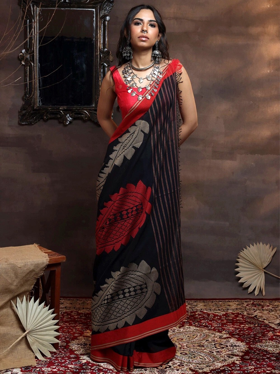 

Sutra Art of Clothing Woven Design Pure Cotton Saree, Black