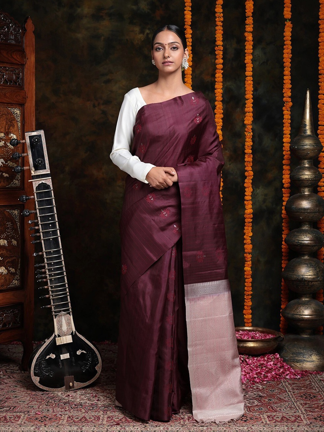 

Sutra Art of Clothing Ethnic Motifs Woven Design Pure Silk Saree, Pink
