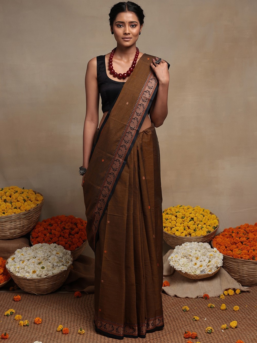 

Sutra Art of Clothing Ethnic Motifs Woven Design Pure Cotton Saree, Brown