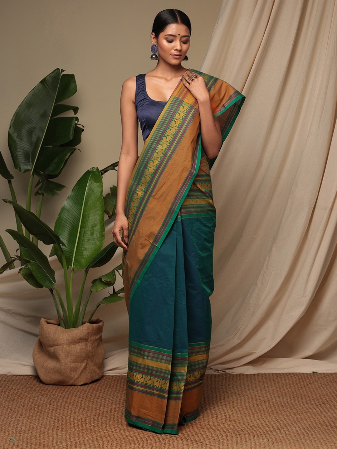 

Sutra Art of Clothing Ethnic Motifs Woven Design Zari Pure Cotton Saree, Green