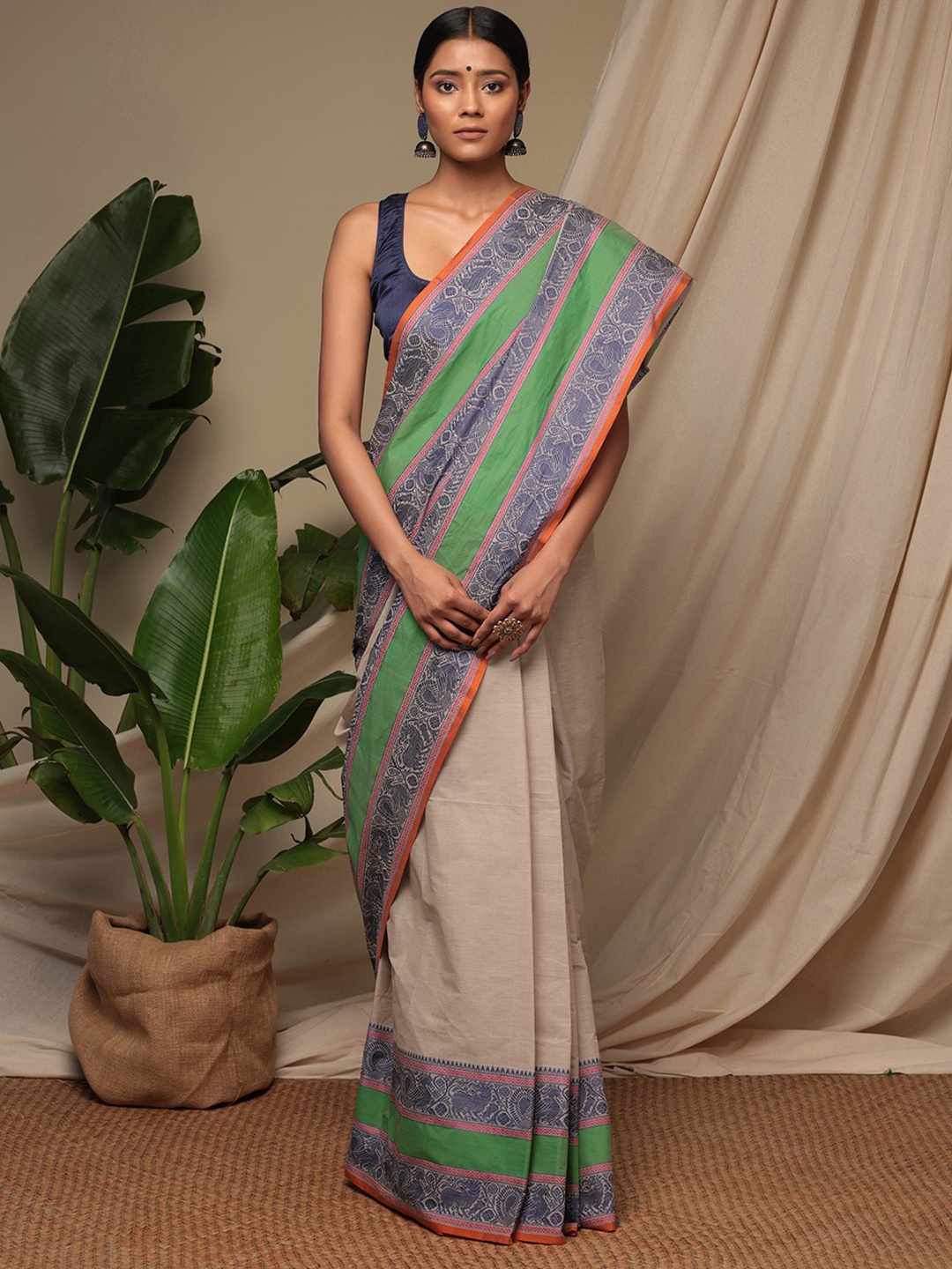 

Sutra Art of Clothing Colourblocked Pure Cotton Saree, Cream