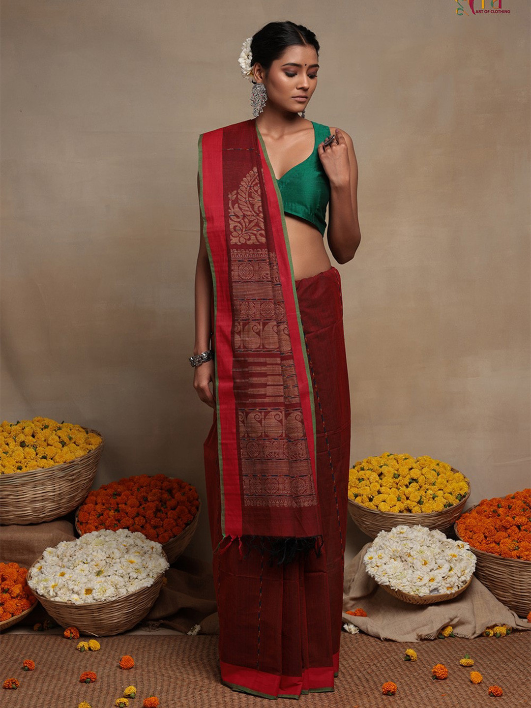 

Sutra Art of Clothing Ethnic Motifs Woven Design Pure Cotton Saree, Maroon