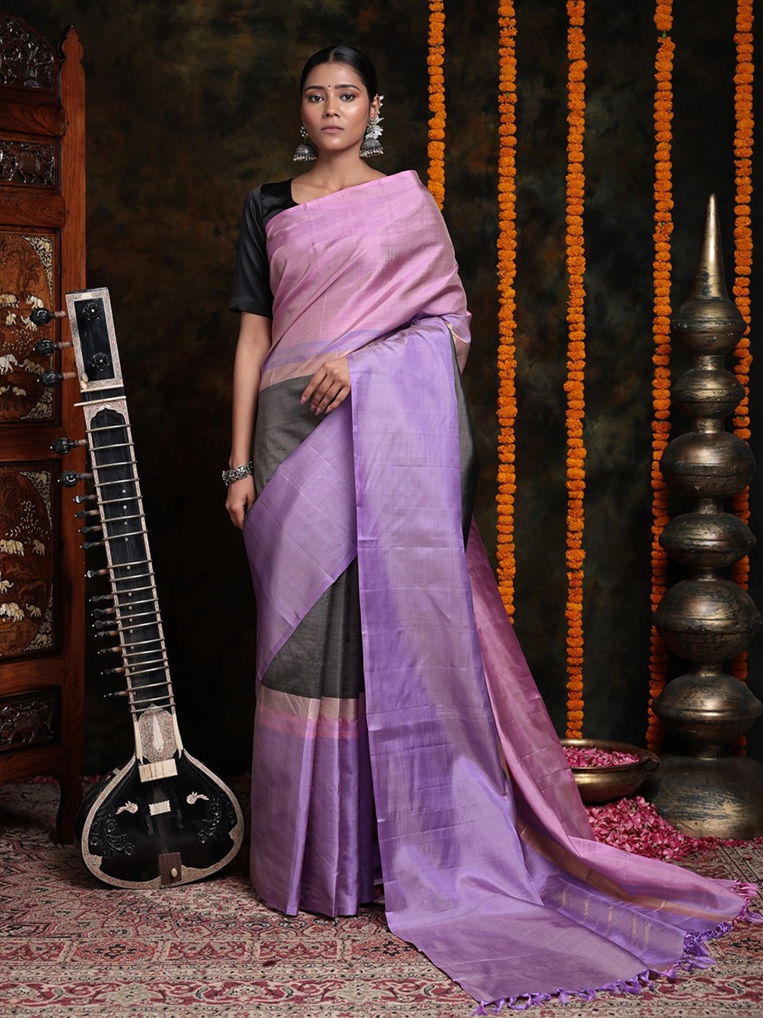 

Sutra Art of Clothing Colourblocked Pure Silk Saree, Pink