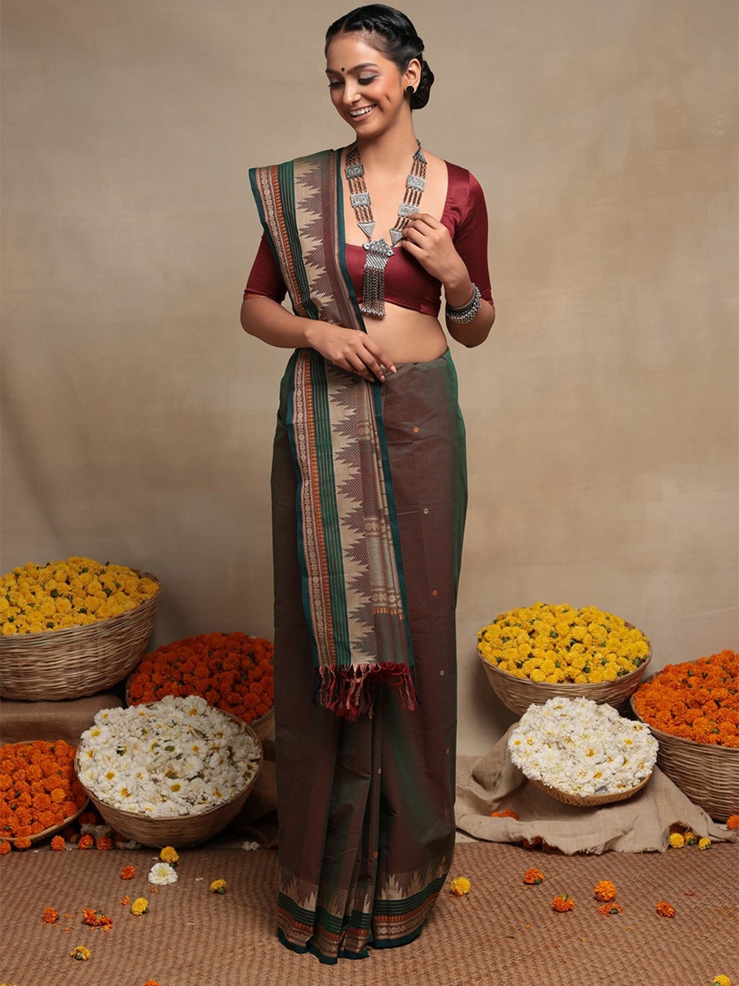 

Sutra Art of Clothing Ethnic Motifs Woven Design Pure Cotton Saree, Green