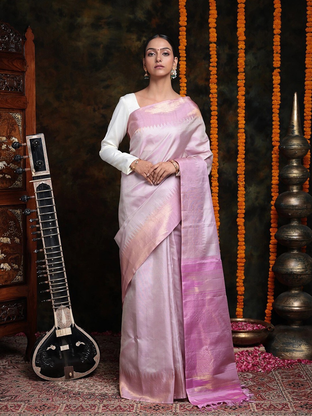 

Sutra Art of Clothing Geometric Woven Design Zari Pure Silk Saree, Lavender