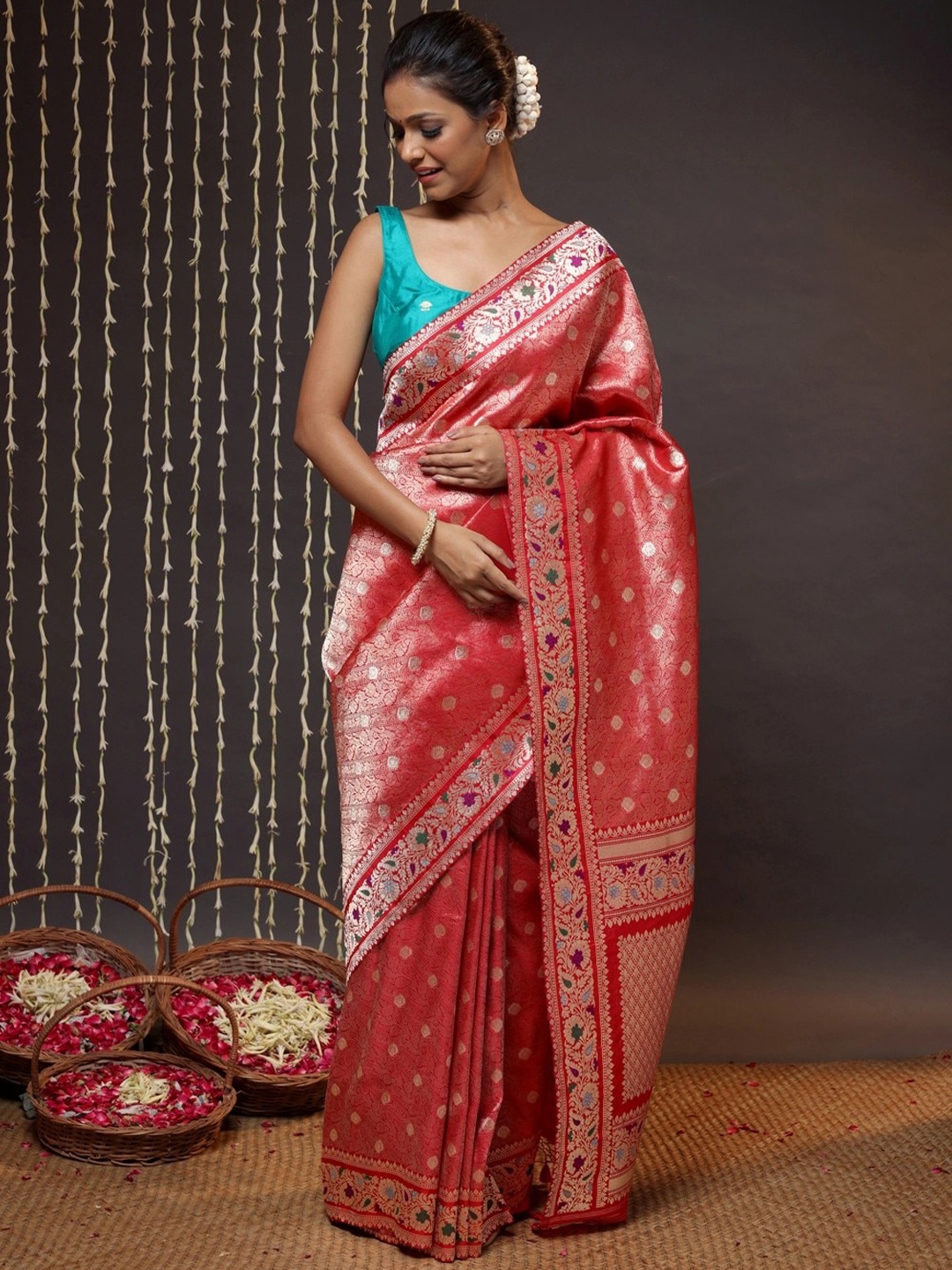 

Sutra Art of Clothing Ethnic Motifs Woven Design Zari Pure Silk Saree, Red