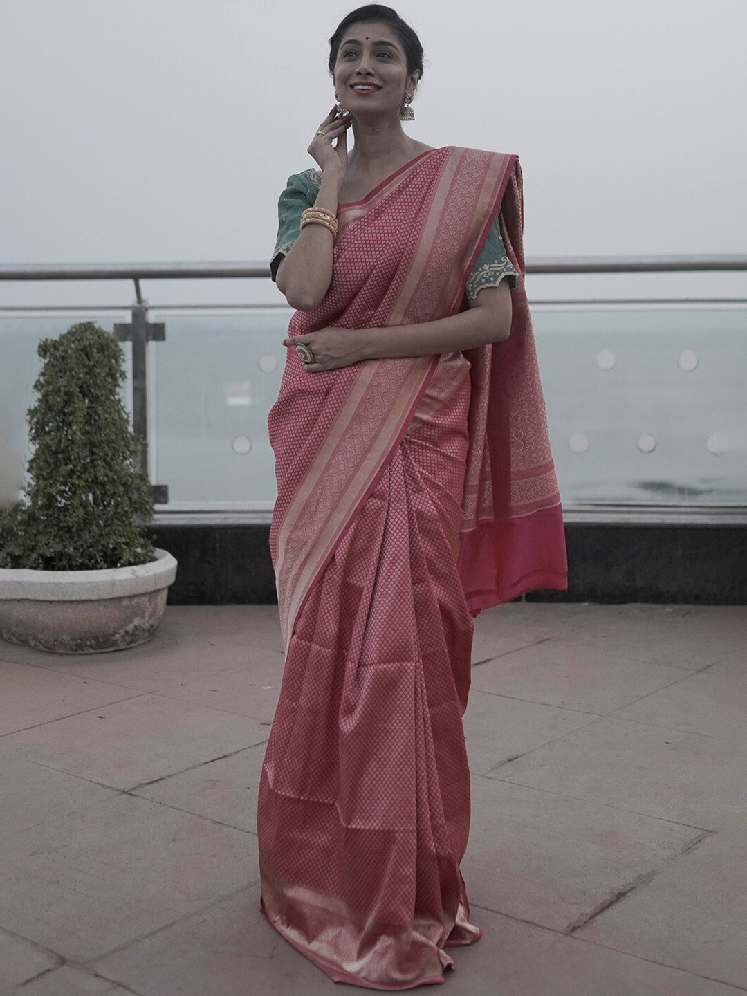 

Sutra Art of Clothing Geometric Woven Design Zari Pure Silk Banarasi Saree, Pink