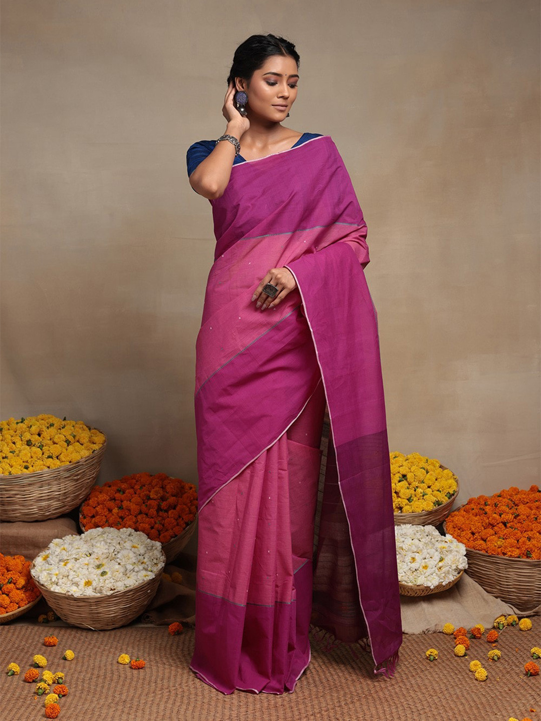 

Sutra Art of Clothing Colourblocked Pure Cotton Saree, Pink