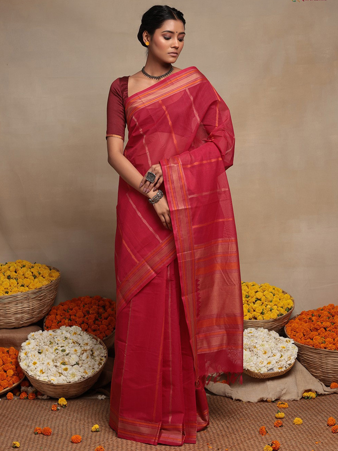 

Sutra Art of Clothing Woven Design Zari Pure Cotton Saree, Magenta