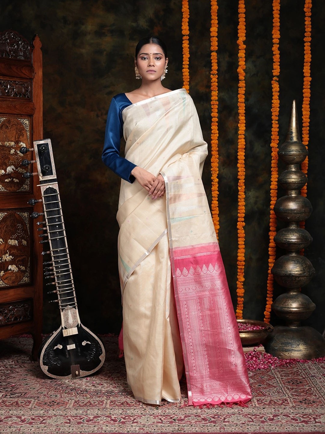 

Sutra Art of Clothing Ethnic Motifs Woven Design Zari Pure Silk Saree, Cream