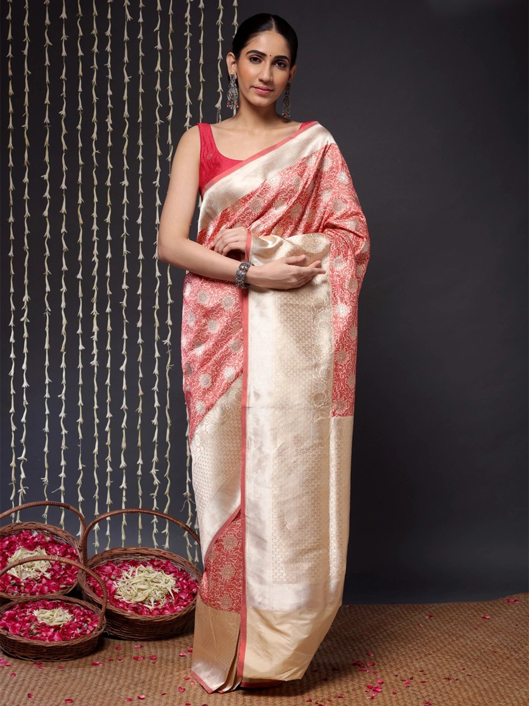 

Sutra Art of Clothing Ethnic Motifs Woven Design Zari Pure Silk Saree, Red