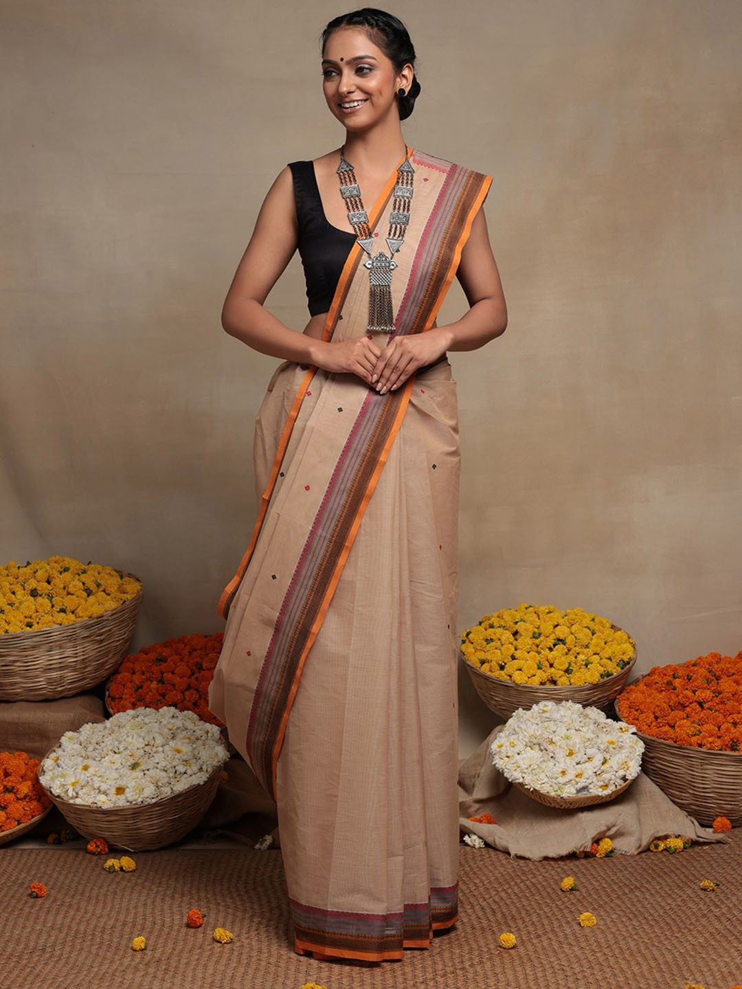 

Sutra Art of Clothing Woven Design Pure Cotton Kanchi Saree, Beige
