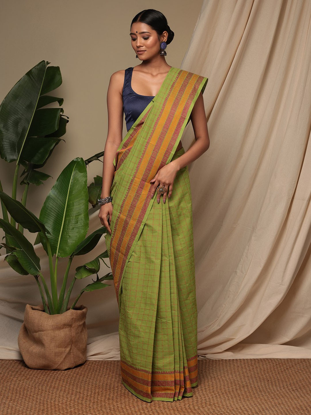 

Sutra Art of Clothing Checked Woven Design Pure Cotton Saree, Green