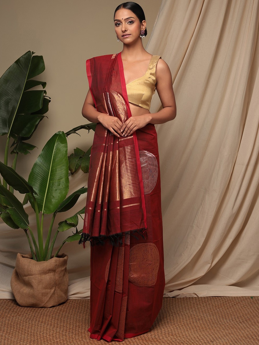 

Sutra Art of Clothing Ethnic Motifs Woven Design Zari Pure Cotton Saree, Red